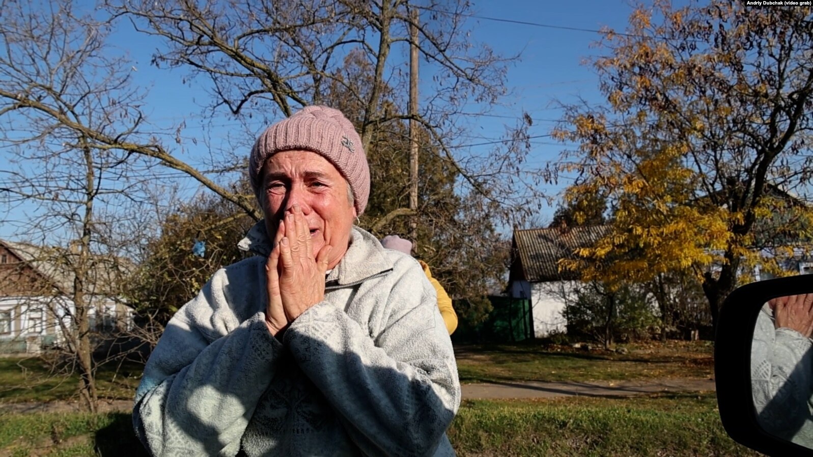 Люди гинули без ліків та їжі, їх ховали у дворах