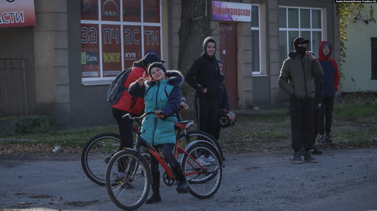 Люди гинули без ліків та їжі, їх ховали у дворах