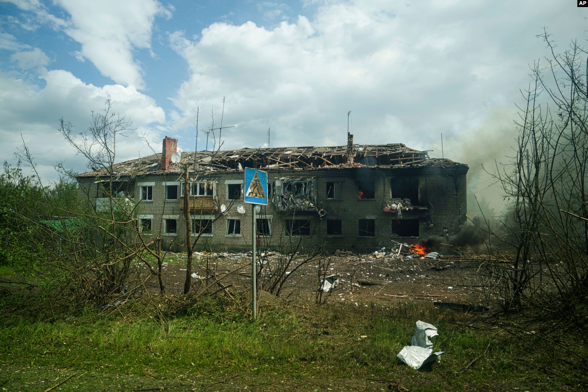 Поля ззаду загорілися