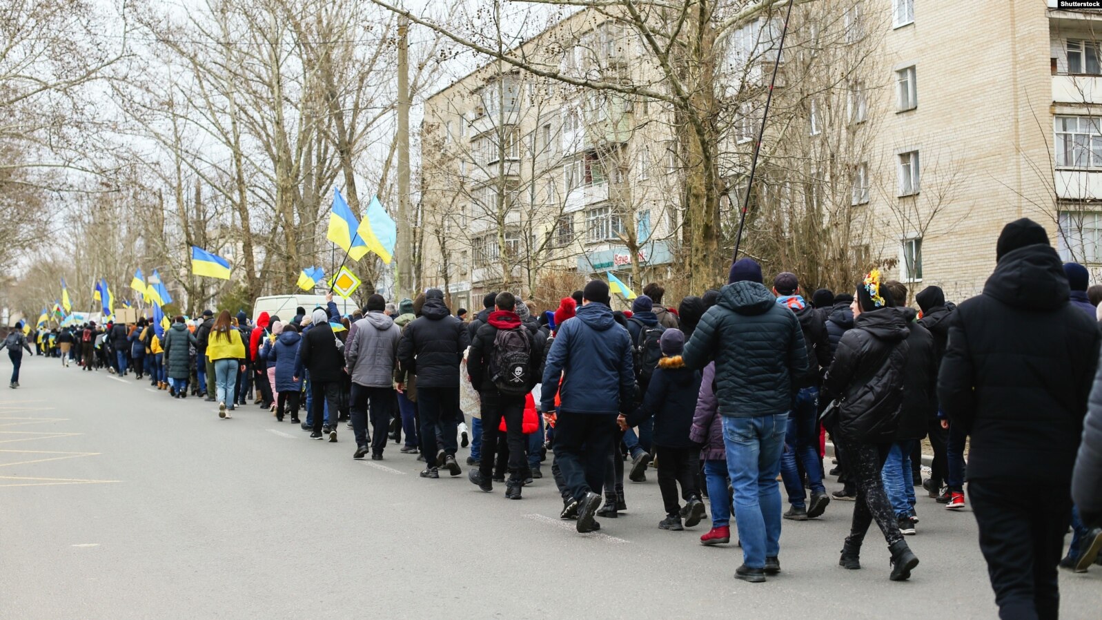 Прийшли озброєні до нас у двір