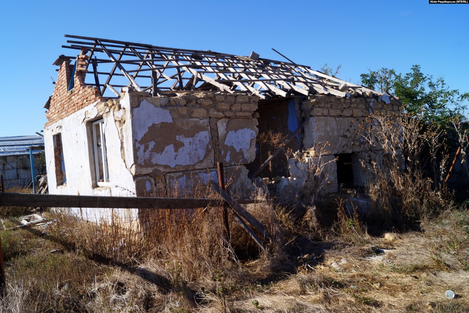 Віниками ходили змітати осколки. Ми – народ упертий