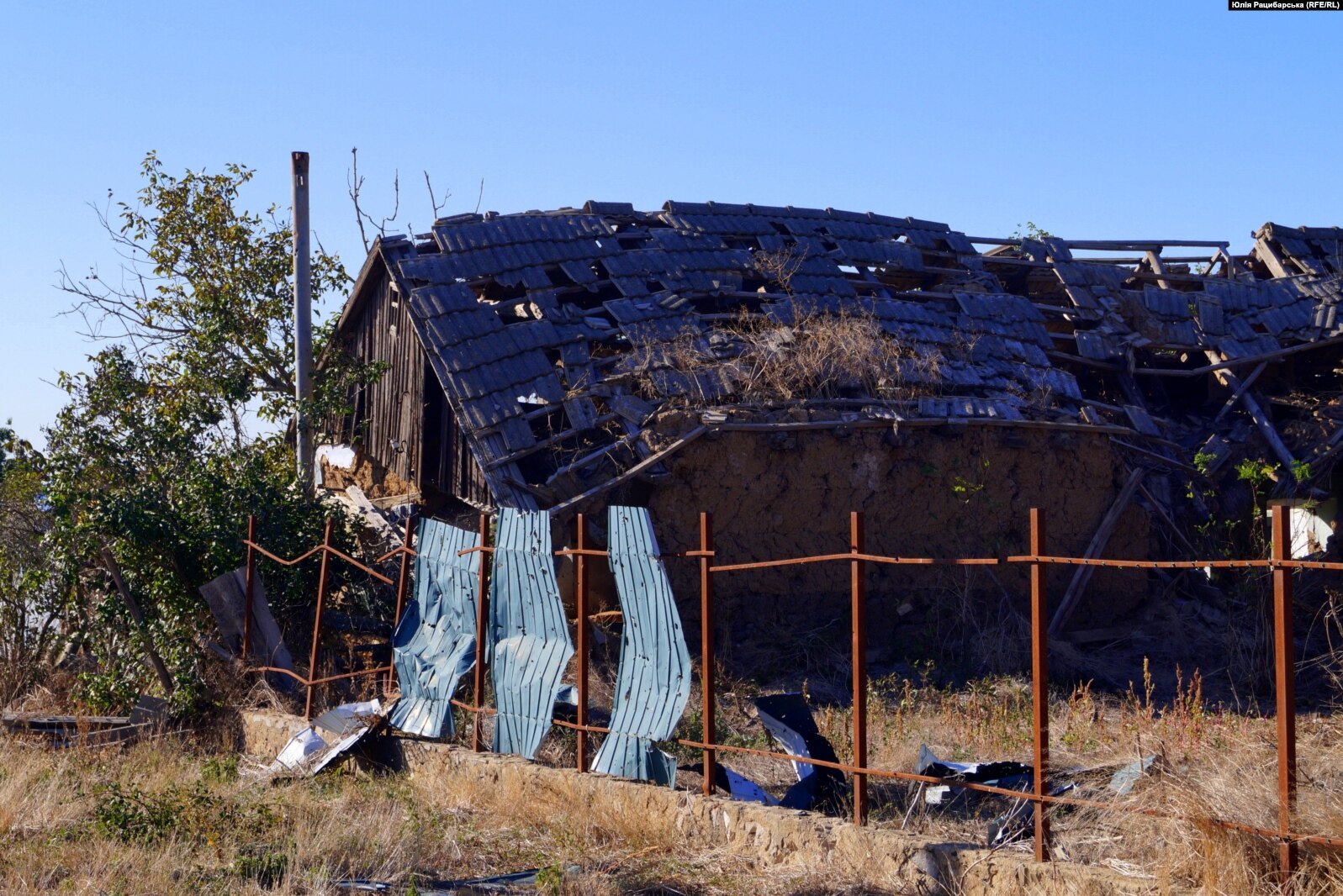 Віниками ходили змітати осколки. Ми – народ упертий