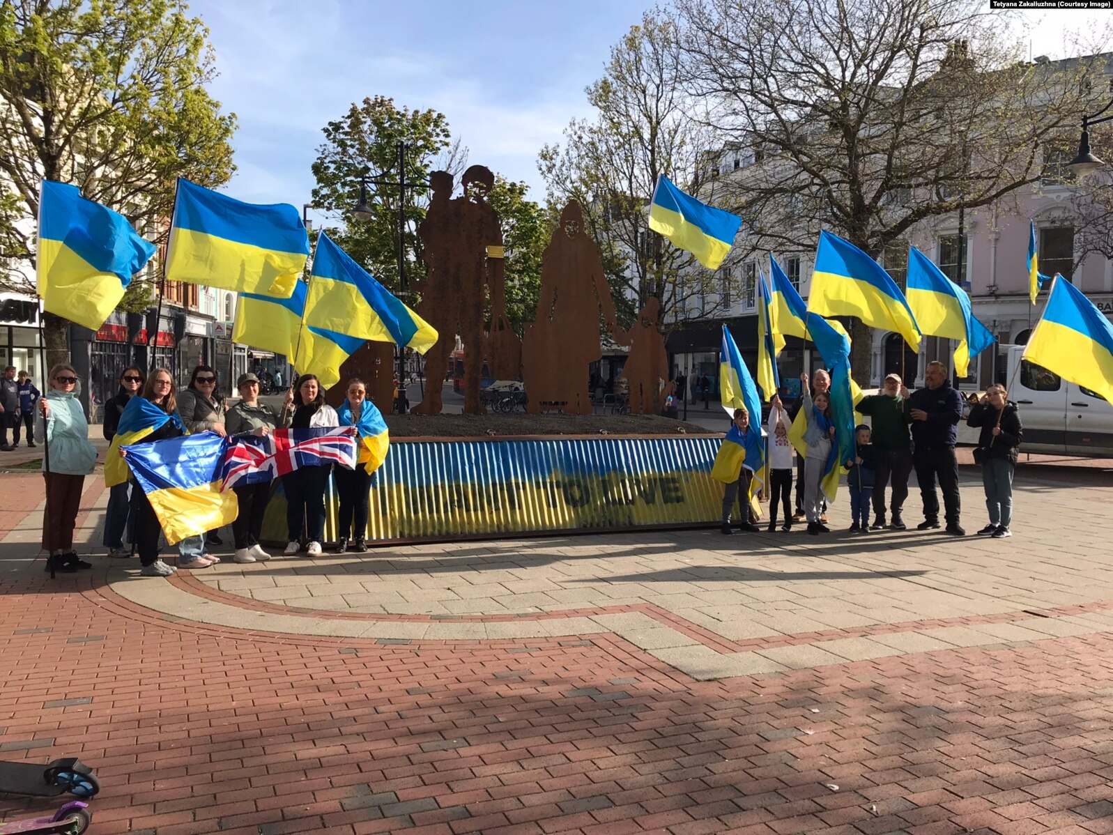 «Було важливим не так побачити запуск ракети, як тата»: як малюнок дівчинки-біженки з України полетів у космос»