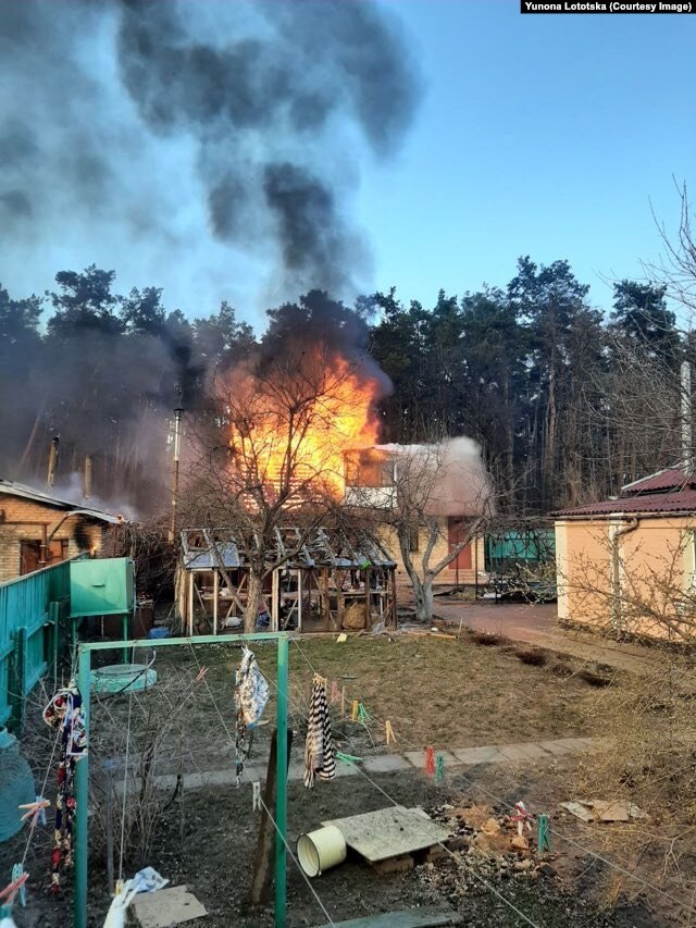 Перед очима – наш сад, всипаний уламками від ракет