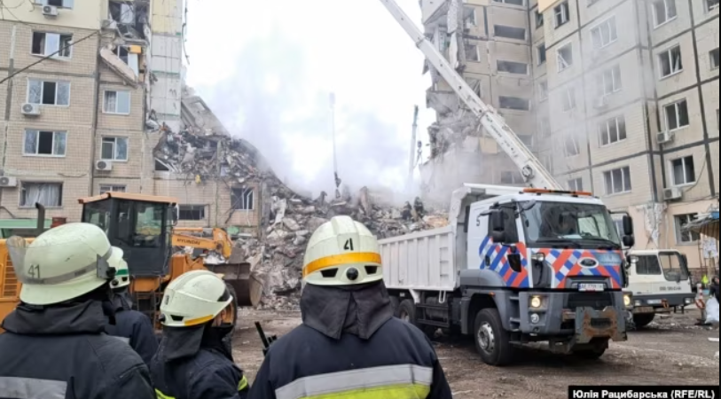 «З-під завалів ще чули голоси»