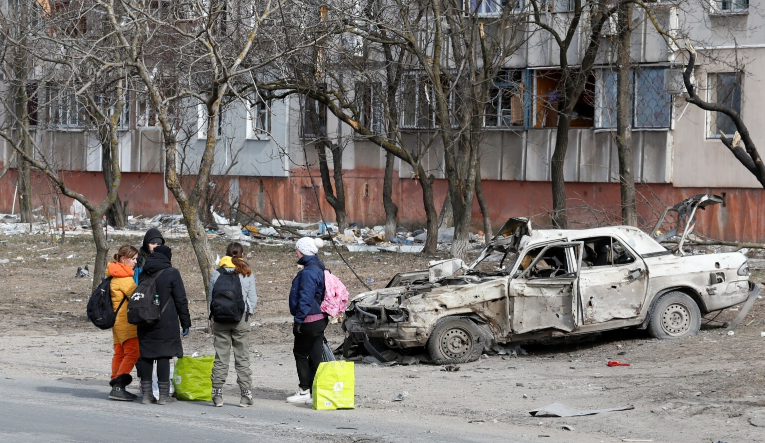 В укриттях по тисячі людей, і туди завдавались удари. Врятовані з Маріуполя