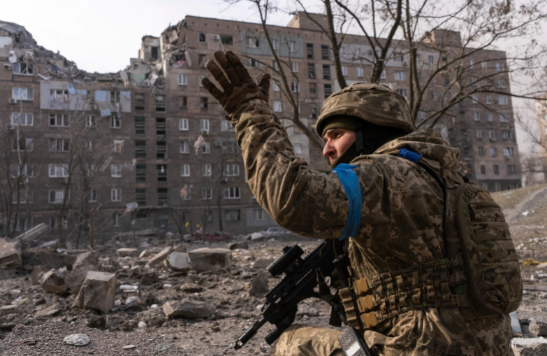 В укриттях по тисячі людей, і туди завдавались удари. Врятовані з Маріуполя