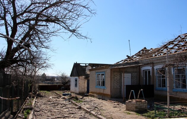 У сина будинок розбомбили. Скла взагалі немає і димар зруйновано