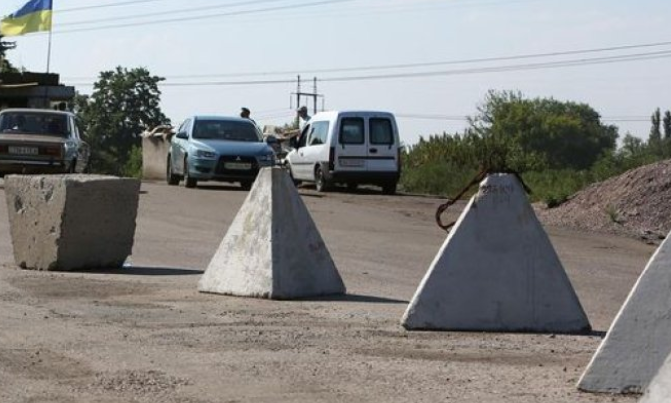 Селище сильно бомбили - і нам весь час доводилося ховатися