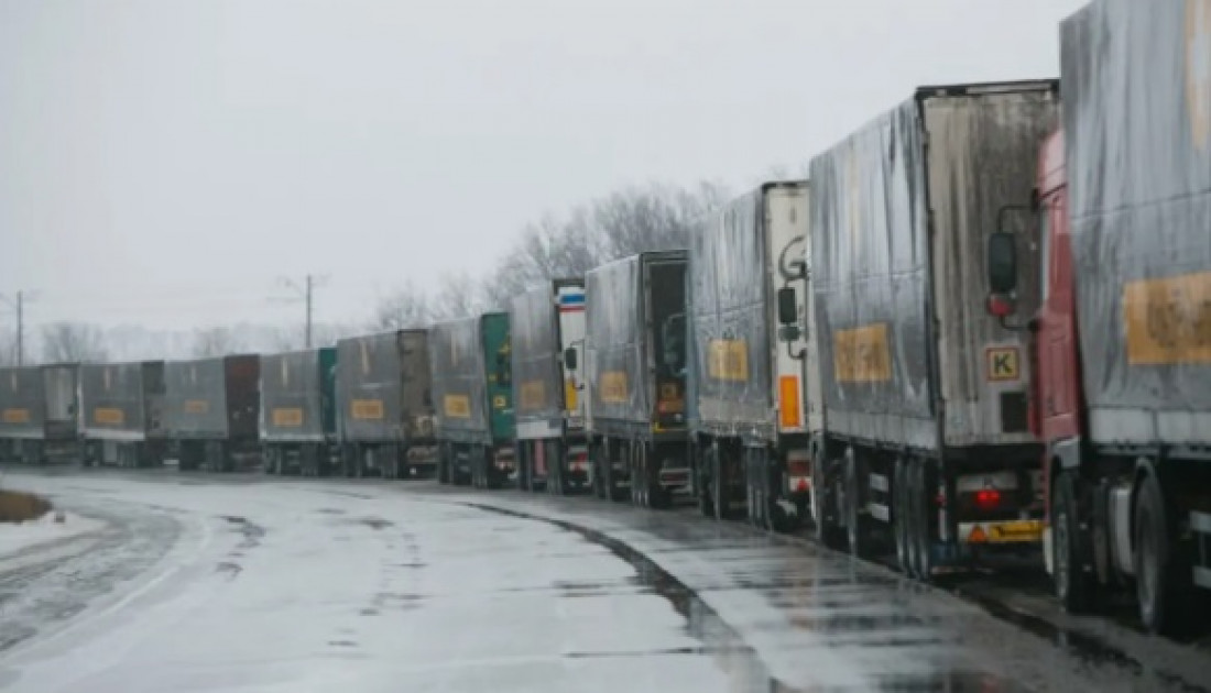 У будинку повилітали скла і стіни потріскалися, але я не ховався