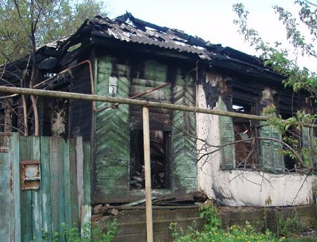 Дружина в кут забилася, а осколки по всій хаті літали, півбудинку розвалили