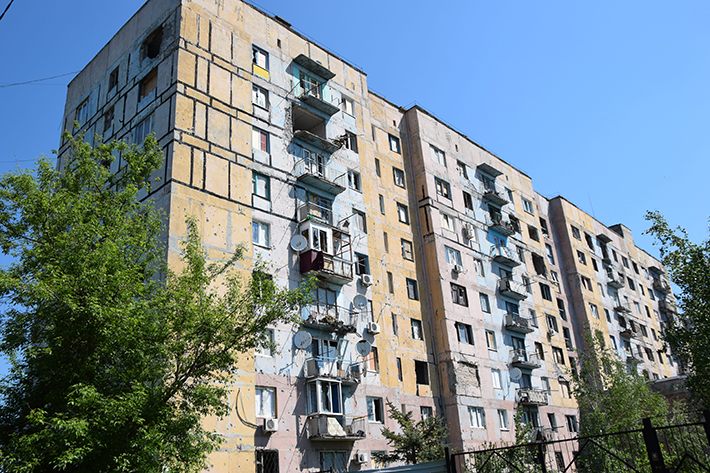 Нам на балкон залетіли два осколки, розбили стіну і люстру