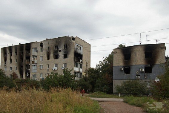 Будинок був частково зруйнований, ні вікон, ні дверей, ні даху