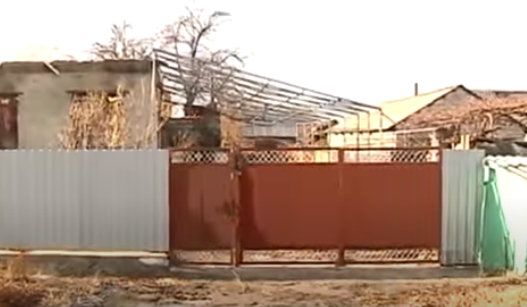 The windows, the doors and the roof of the house were destroyed