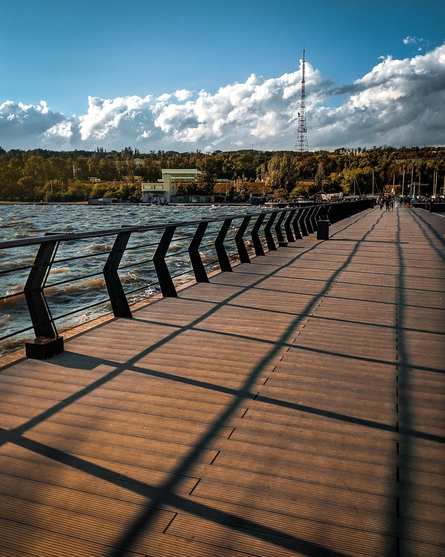 Маріуполь, якого нема. На світлинах фотохудожника, якого також нема.