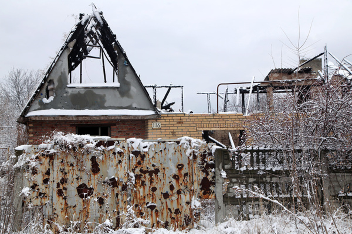 У вікно було видно, як снаряди летять із двох боків