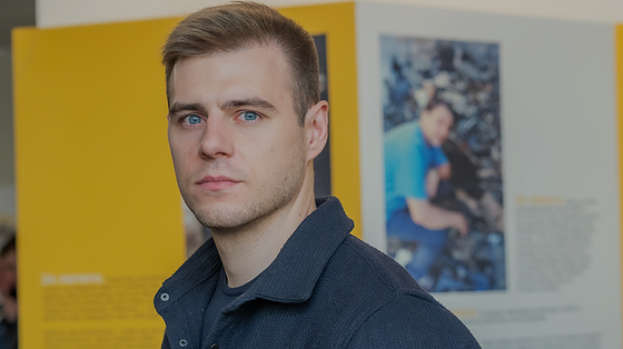 Ми пам’ятаємо кожного: перші враження від виставки «Шолом пам’яті. Продовження історії» Владислава Гераскевича у Музеї «Голоси Мирних» Фонду Ріната Ахметова