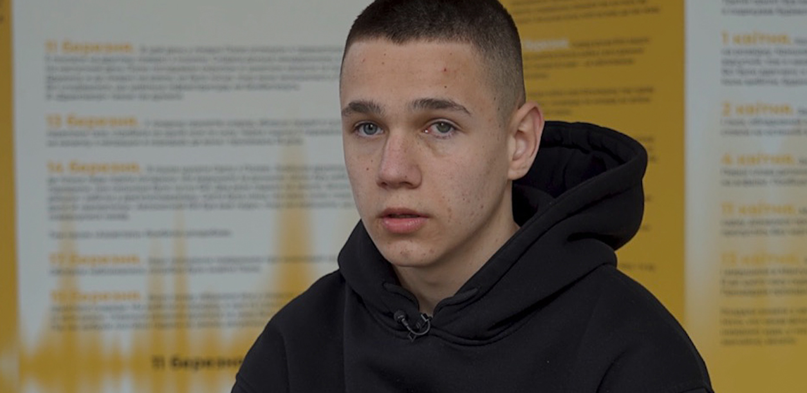 «Я вже четвертий рік шукаю маму»: історія 15-річного Сашка з Маріуполя увійшла до Музею «Голоси Мирних» Фонду Ріната Ахметова