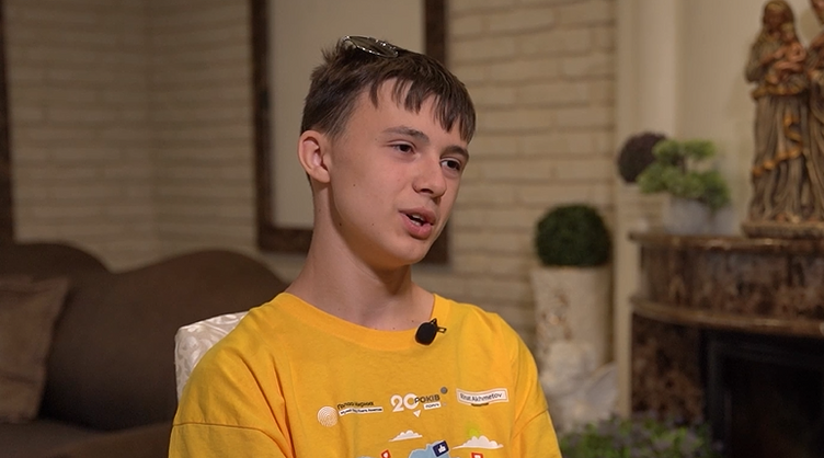 Ми записали кліп, пісню, збирали донати. І потім задонатили з цієї пісні Ми записали кліп, пісню, збирали донати. І потім задонатили з цієї пісні