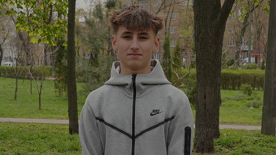 «Він сказав “Лежи тут” і підпалив машину»: історія 14-річного Андрія, який втратив родину на Чернігівщині, увійшла до Музею «Голоси Мирних»