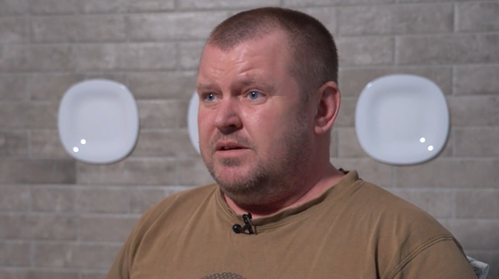 Знайшли військові речі й направили пістолет на мене