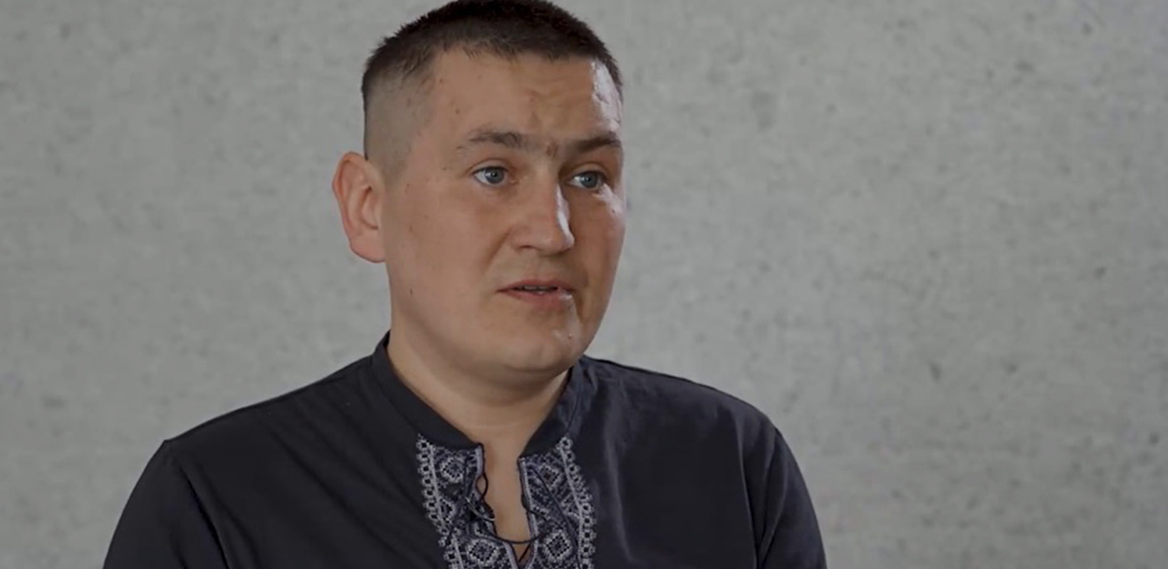 «Росіяни по нам стріляли, як в тирі»: історія рятувальника з Маріуполя Олександра Агудова увійшла до Музею «Голоси Мирних» Фонду Ріната Ахметова