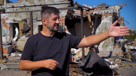Я кричу: «Діма, Діма!», шукав у вогні сина. П’ять “шахедів” в будинок. Один влучив в маму, батька теж вбило Я кричу: «Діма, Діма!», шукав у вогні сина. П’ять “шахедів” в будинок. Один влучив в маму, батька теж вбило