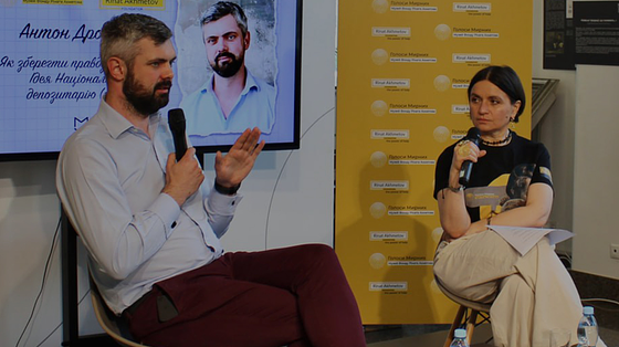 «Пам’ятання — це спротив забуттю»: публічне інтерв’ю з Антоном Дробовичем у проєкті Музею «Голоси Мирних» Фонду Ріната Ахметова