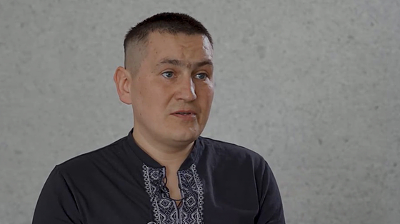 «Росіяни по нам стріляли, як в тирі»: історія рятувальника з Маріуполя Олександра Агудова увійшла до Музею «Голоси Мирних» Фонду Ріната Ахметова