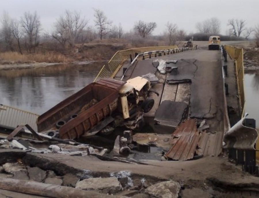 На реке Северский Донец взорвали мост – и нас отрезало»