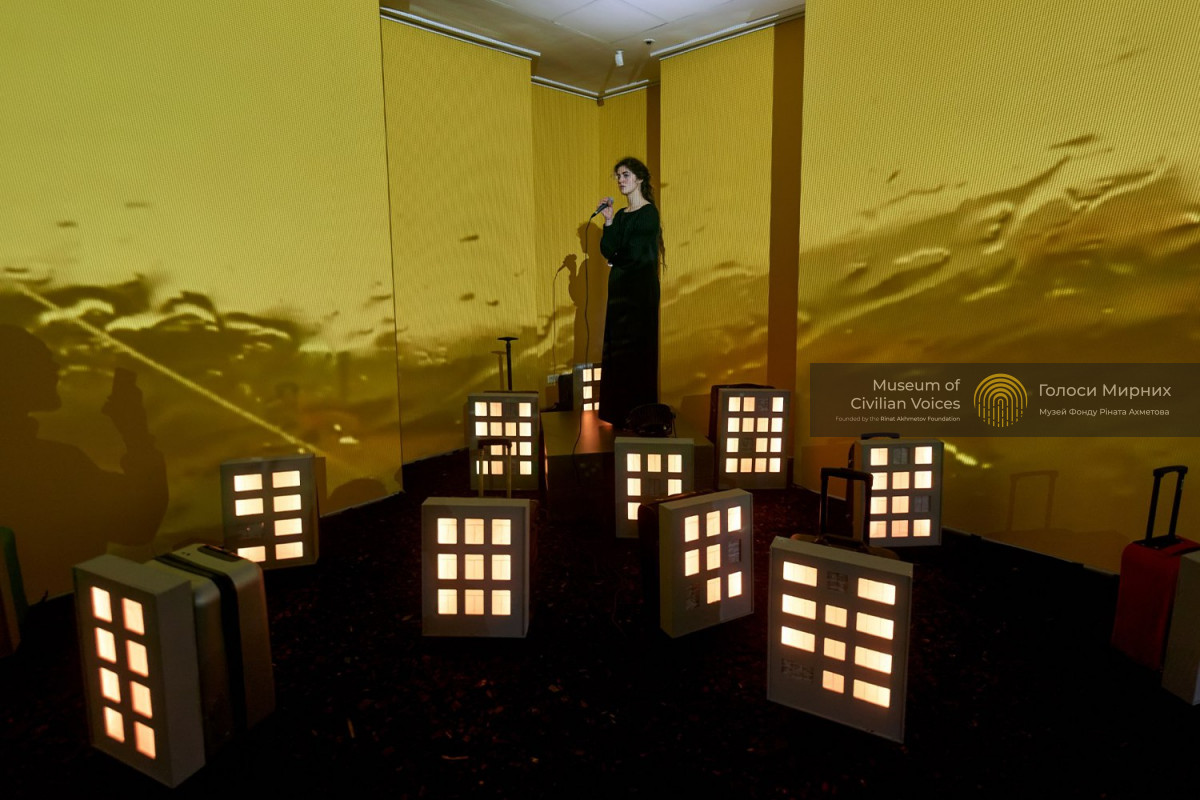 Виставка ГОЛОСИ відкрила у Києві мультимедійний простір Музею «Голоси Мирних» Фонду Ріната Ахметова