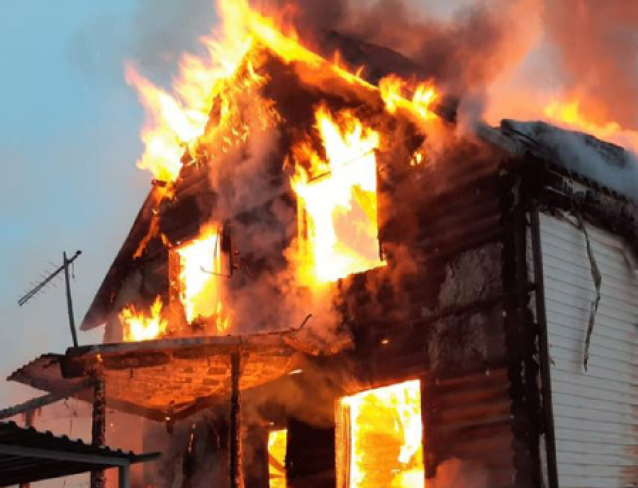 «Из-за обстрелов у нас полностью сгорел дом»