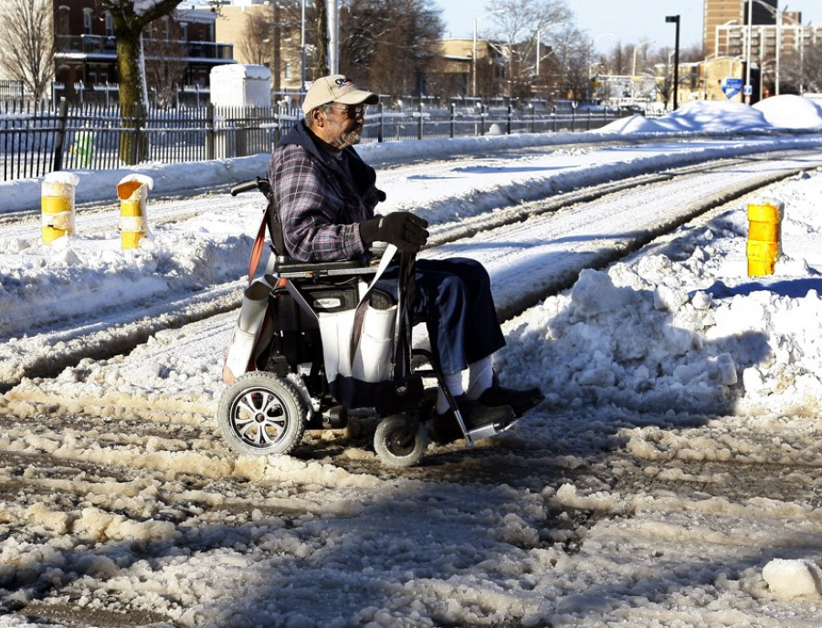 «На инвалидной коляске я не мог доехать до магазина, когда выпал снег»