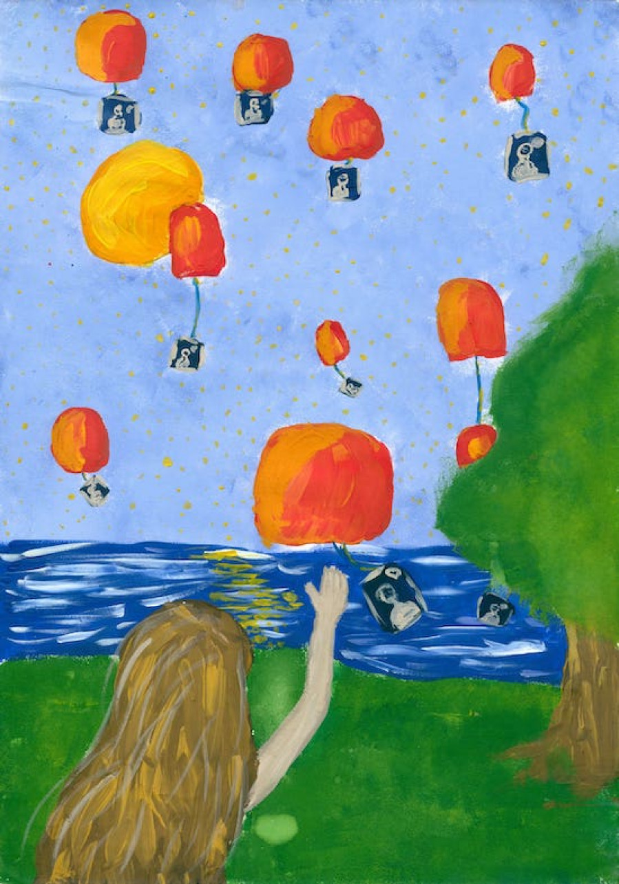 "Дівчинка відправляє повітряні ліхтарики з фото"